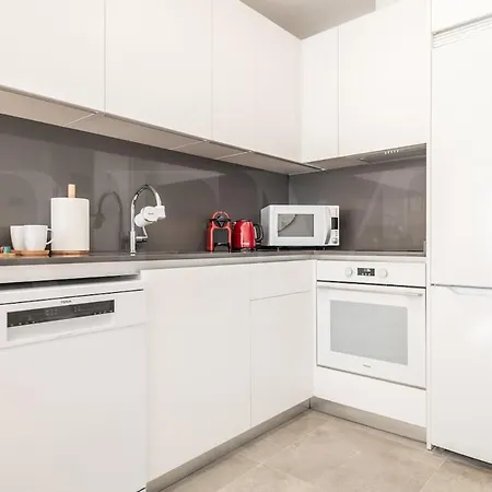 High-end 22nd Floor Apt, Views & Gym By Rems Apartment